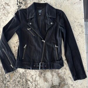 Gap Black moto Jean jacket size XS with buckle and zipper detail